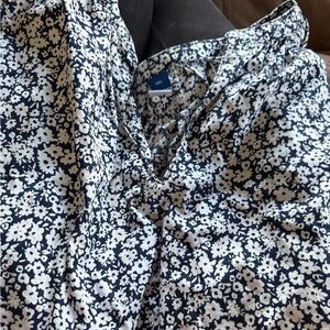 Old Navy Black and White Floral Blouse XXL
